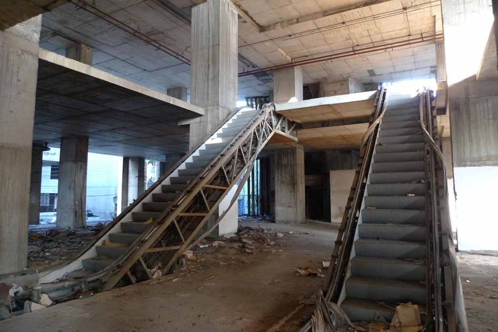 Escalators to nowhere. The fit-out had started before all the workers downed tools and left site back in 1997. (Photo: Flickr: imp1/CC BY-NC-SA 2.0)