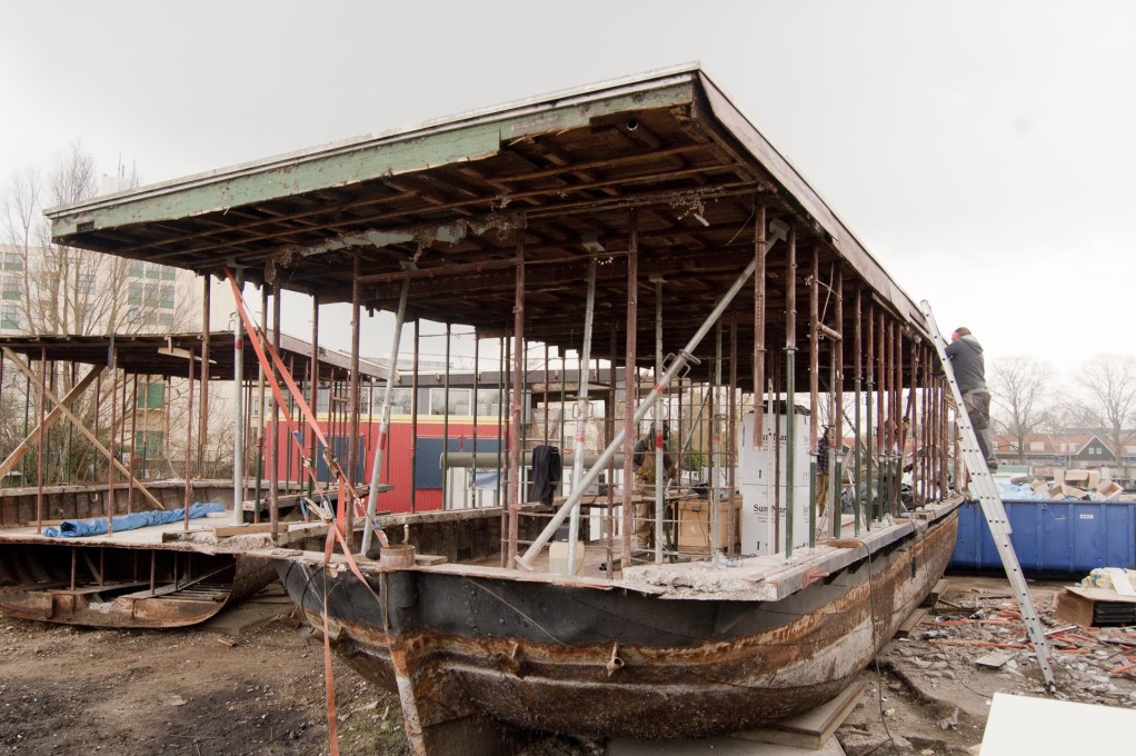 Many of the boats had been neglected for years and needed massive reconstruction. (Photo: Martin van Wijk)