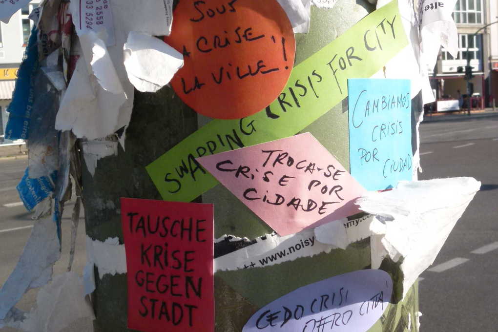 We-Traders is all about connecting people &ndash;&nbsp;here via simple stickers on a lamp post in Berlin. (Photo: Rose Epple)