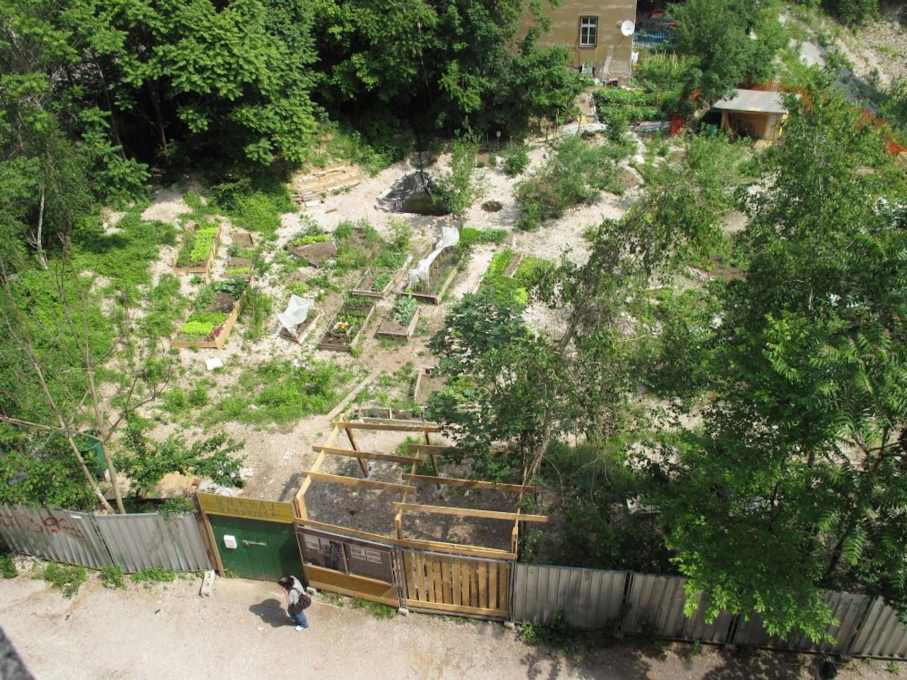 In Potr?&rsquo;s native Slovenia, communal space has been re-defined after the political change. A current example is the&nbsp;Onkraj Gradbi&scaron;?a public garden in Ljubljana. (Photo: Drago Kos)