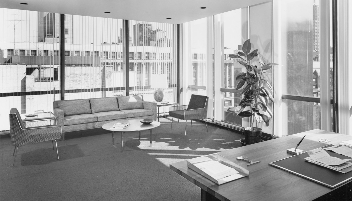 And a manager&rsquo;s leisure area for informal meetings in the Inland Steel Building in 1958: straight out of Mad Men. (Photo&nbsp;&copy; Ezra Stoller ESTO)