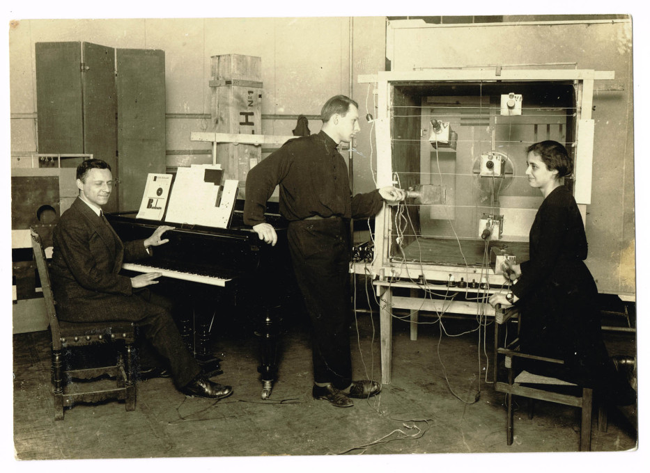 Ludwig Hirschfeld-Mack at the piano for the staging of his &ldquo;colour, light, games&rdquo; performance, with centre F.W. Bogler, right Marli Heimann, 1924. (Photo: A. &amp; E. Frankl, 1960 print, Ima Bauhaus-Archiv Berlin&nbsp;&copy; Kaj Delugan)&am
