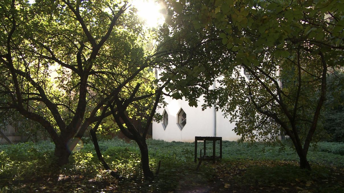 The Melnikov House glimpsed through its garden. Film still.