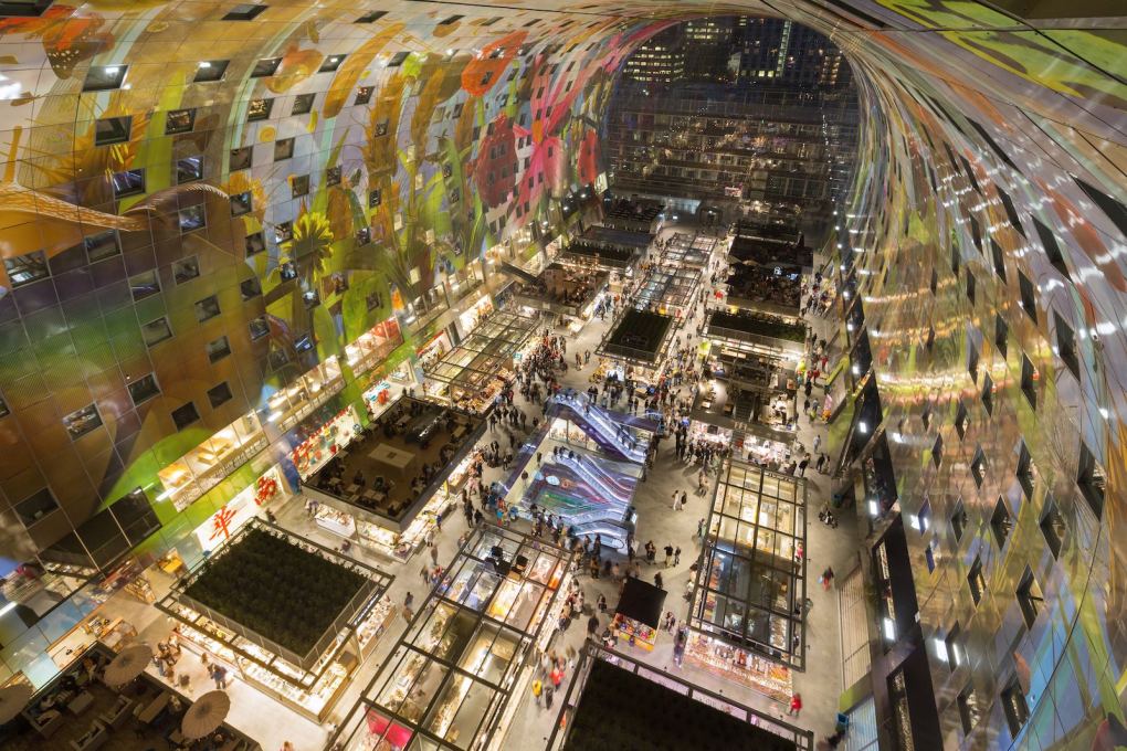 View down on the bazaar-like interior space of the Markthal, Rotterdam. (Photo: Ossip van Duivenbode, courtesy of MVRDV)