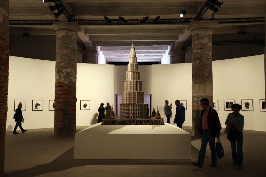 The first room of the Arsenale, dominated by the model of &ldquo;The Encyclopedic Palace&rdquo;, constructed by Marino Auriti in his garage. (Photo: Bruno Cordioli, Courtesy la Biennale di Venezia)