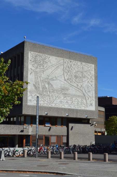 The &ldquo;Y-block&rdquo; government building with Picasso's largest mural &ldquo;The Fisherman&rdquo;, dating from 1970, on its end fa&ccedil;ade, is also under threat of demolition. (Photo: Einar Bjarki Malmquist)