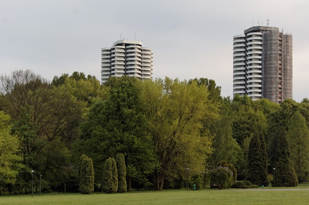 The Tysiaclecia estate in Katowice, known locally as the&nbsp;&ldquo;corns&rdquo; due to the round blocks supposed resemblance to corn cobs. (Photo: Micha? Do?e?ga, &copy; Creative Commons)