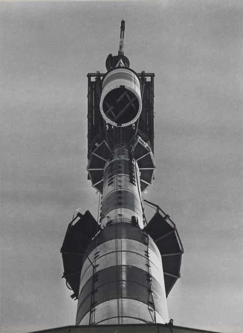 The 115m high antennae was installed piece by piece, with the last one taking its final position on October 22, 1968.&nbsp;(Photo: Karl-Heinz Kraemer &copy; Archive Berlinische Galerie)