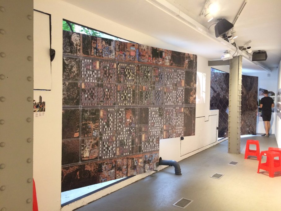 The inside face of the exterior wall contains large satellite images showcasing the transformation of African cities under a new urban model. (Photo: David Bench)