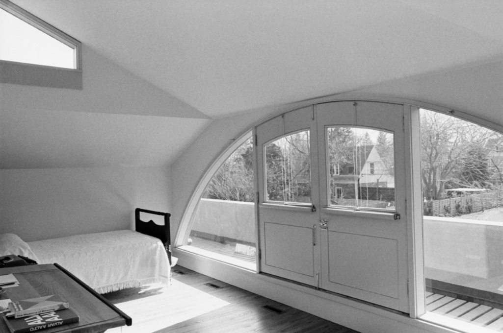 Vanna Venturi House: the second floor bedroom where Robert Venturi and Denise Scott Brown lived for six months after their marriage. &nbsp;