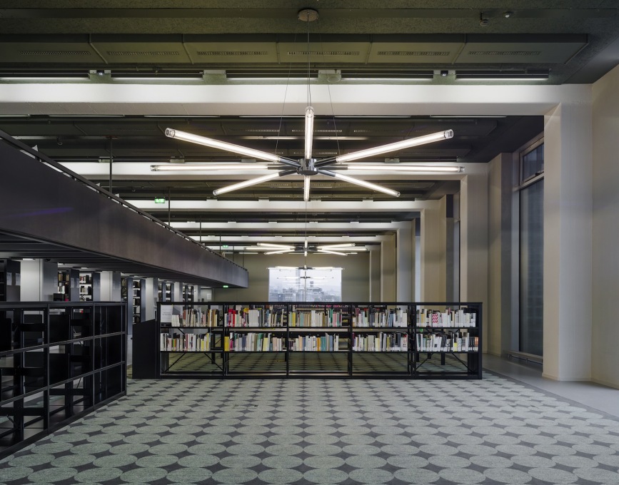 The library on level five.&nbsp;(Photo: &copy;Simon Menges)