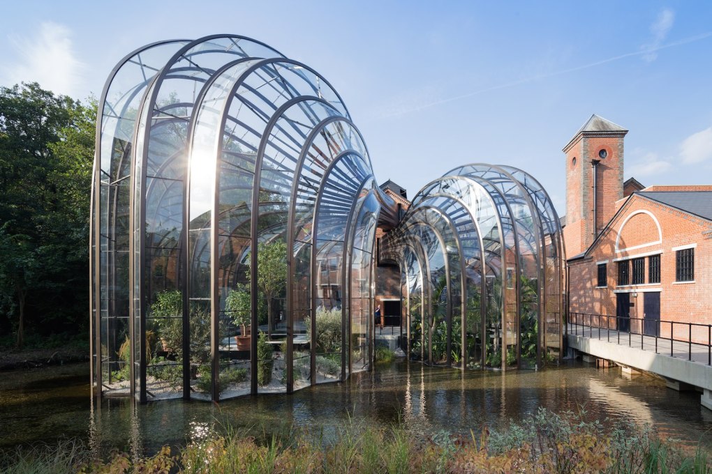 The glasshouses contain specimens of the ten exotic plant species used in the Bombay Sapphire distillation process. (Photo: Iwan Baan)