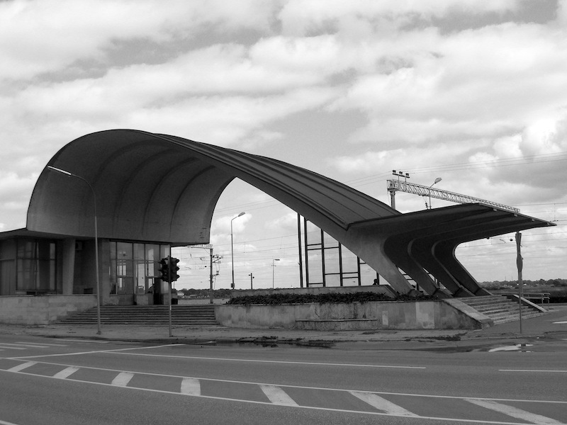 Railway Station in J?rmala, Latvia. Designed by Ilya Yavein and built in 1977. (Photo: J?nis Vilni?&scaron;, lv.wikipedia.org)