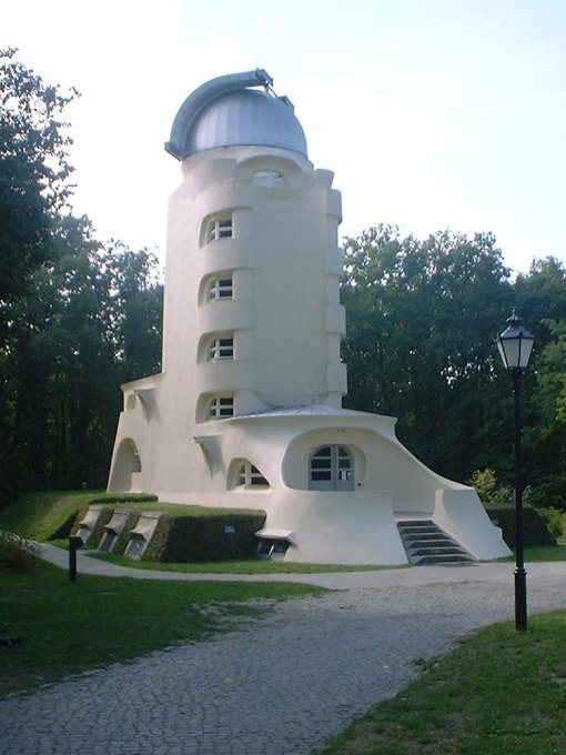 A bit of organic-expressionism. The Einstein Tower in Potsdam today. (Photo: Wikipedia commons)