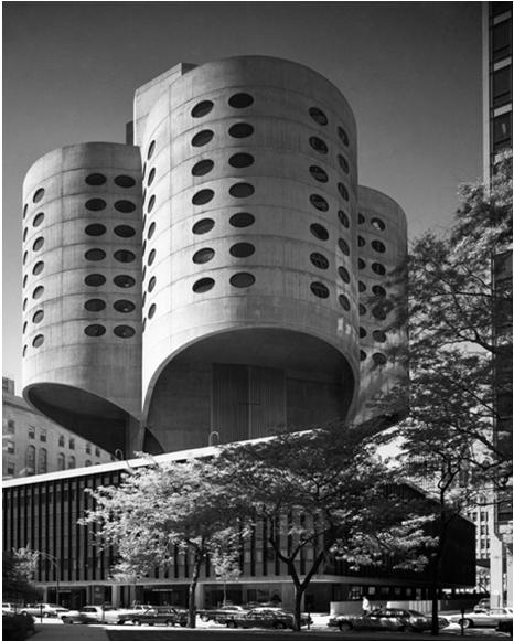 Nine organically formed concrete stories rise from five-storey base with a cubic floor plan. (Photo: Landmarks Illinois/Chicago History Museum, Hedrich Blessing)