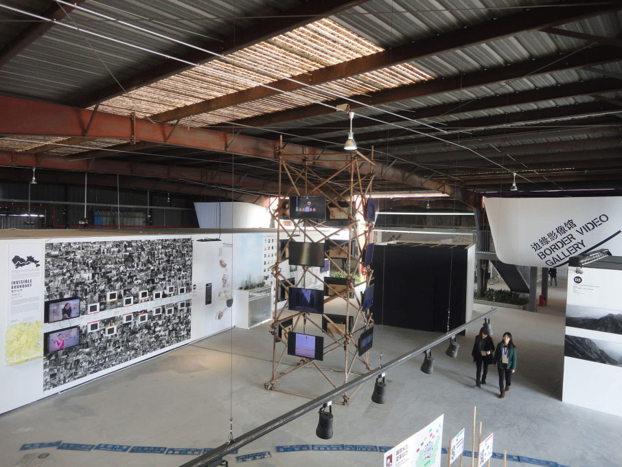 A view of the exhibitions in the Border Warehouse. (Photo: Merve Bedir)