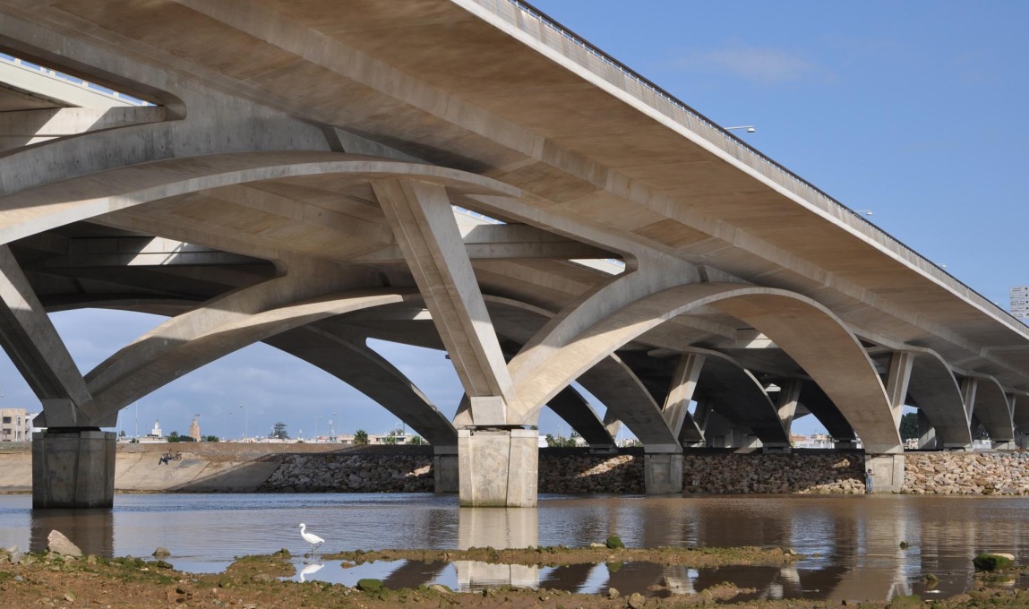 While the Hassan II Bridge in Morocco clearly is an infrastructural project... (Photo: Marc Mimram)