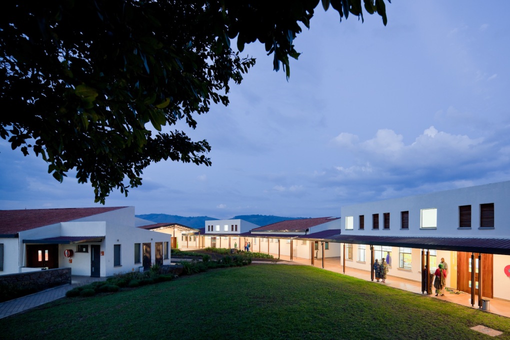 Zumtobel winners in the "Built Environment" category are MASS Design Group, who were awarded for their pioneering Butaro Hospital in Rwanda. (Photo: Iwan Baan)