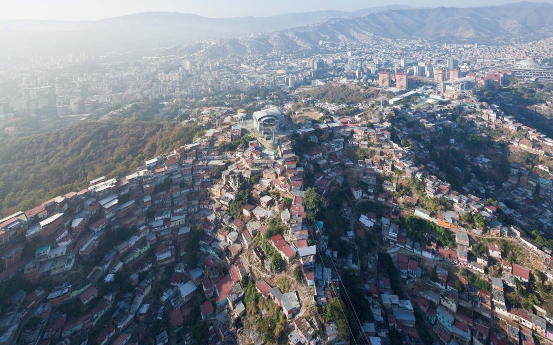 &ldquo;Looking down on Hornos de Cal Metrocable station in the barrio of San August&iacute;n&rdquo;, Caracas. (Image: Iwaan Baan, courtesy Verso)