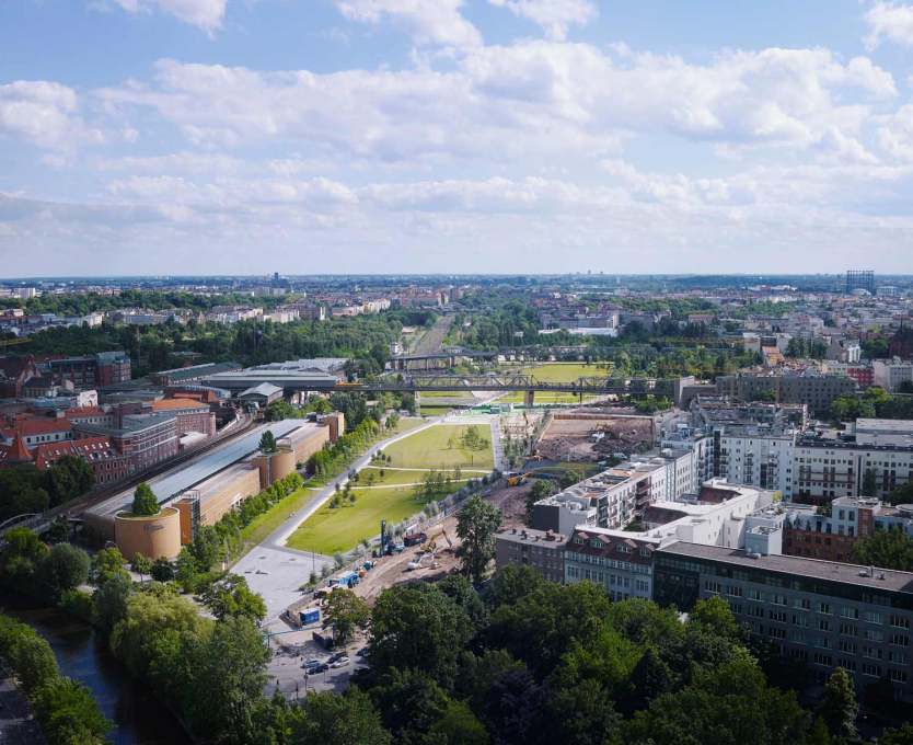 Park am Gleisdreieck&rsquo;s over 30 hectares constitute the last large WWII-era open space in the center of Berlin developed after reunification. (Photo: Julien Lanoo,&nbsp;&copy;Atelier LOIDL)