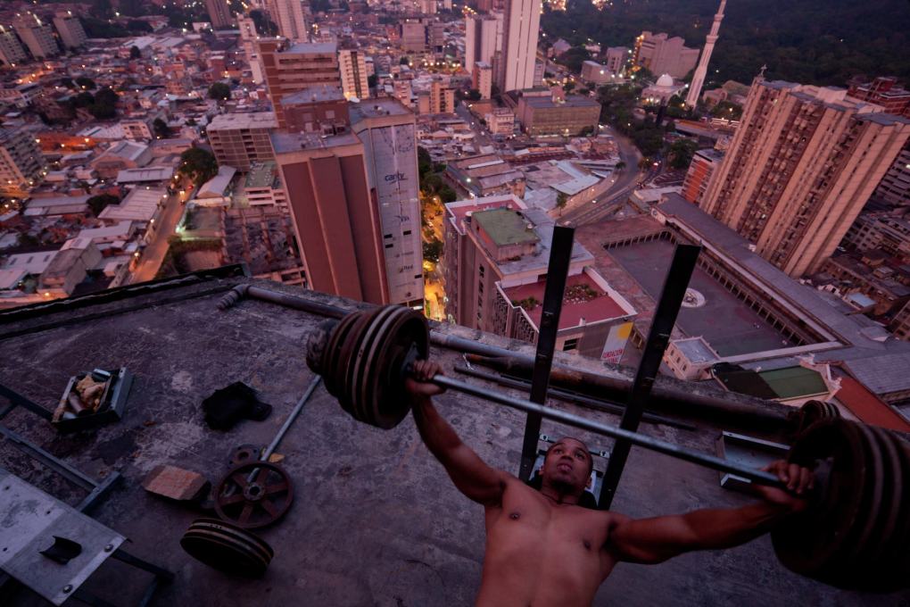 Weight-training in the Torre David (Photo: Iwan Baan)