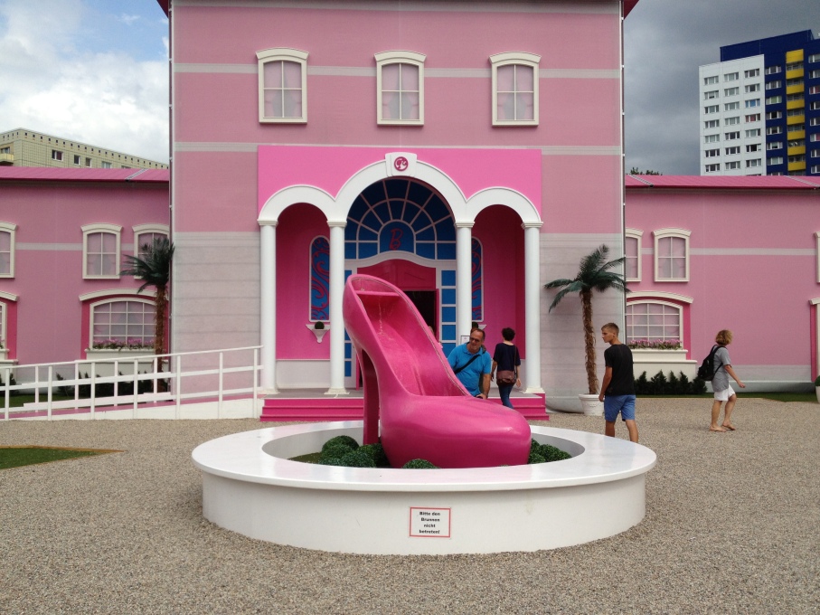 A giant pink pump-cum-fountain attracts attention as visitors enter the space, a project initiated by Mattel, the manufacturer of Barbie and EMS Entertainment, a multinational event company.&nbsp;(Photo: Nathalie Janson)