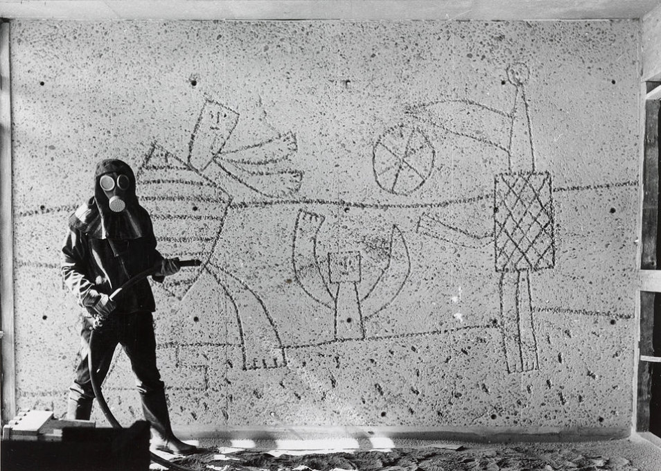 One of Pablo Picasso's murals, on which he worked with the Norwegian sculptor Carl Nesjar, being sandblasted in&nbsp;Erling Viksj&oslash;'s &ldquo;H-Block&rdquo; building, now slated for possible demolition due to bomb damage. (Photo: ukjent, ca. 1957)