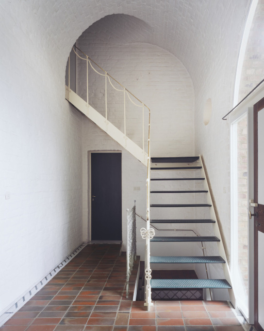 Entrance hall with steel staircase to the upper floor, which originally served as Wilhelm Nagel&rsquo;s showroom. (Photo: Lukas Roth)