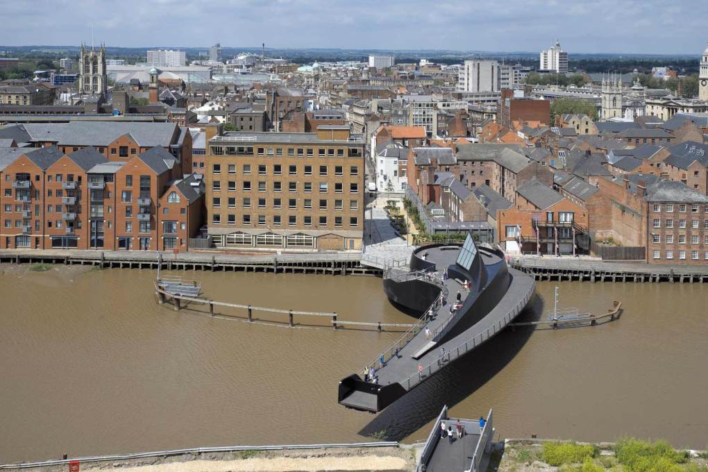 The distinctive shape of the Scale Lane Bridge is cantilevered across the River Hull, pivoted from one bank, like a giant comma. (Photo: Timothy Soar)
