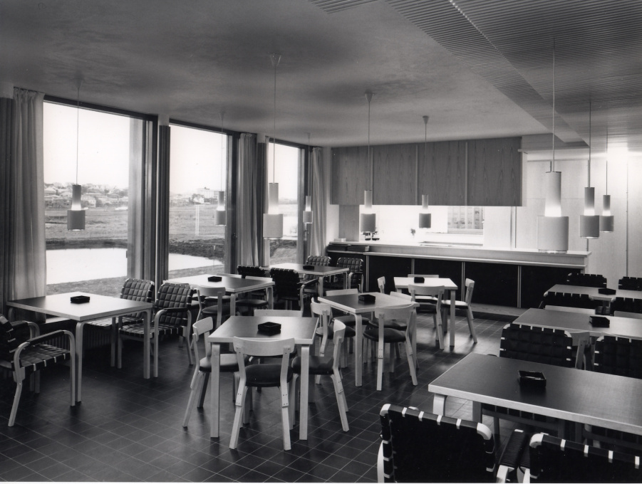 ...and to the interior furnishing with Artek chairs, tables and light fittings all designed by Aalto.