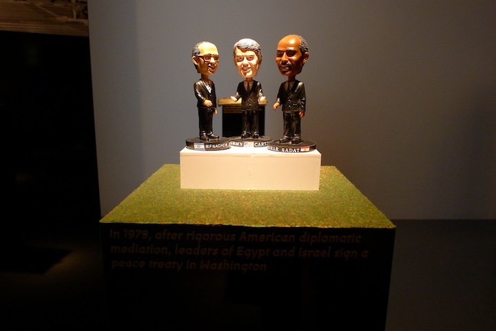 Bobble-head dolls of Anwar Sadat, Menachim Begin and Jimmy Carter represent the 1979 peace treaty between Israel and Egypt, as mediated by US involvement. (Photo: Benedikt Hotze)