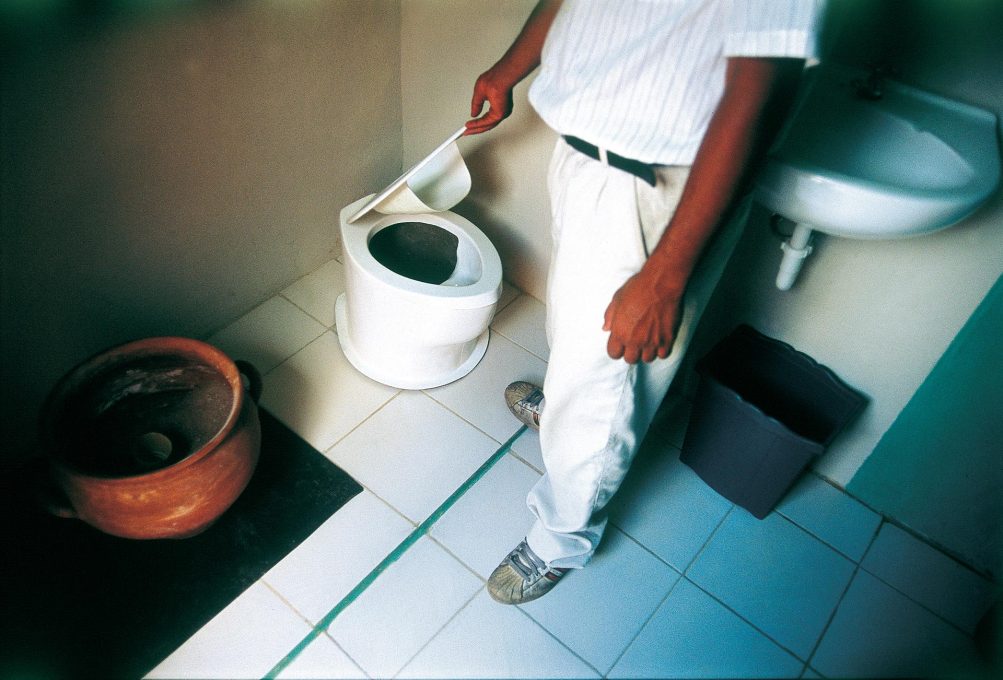 &ldquo;Dry Toilet&rdquo; radically reduces water usage by local barrio residents. (Photo: Andre Cypriano, courtesy Liyat Esakov and the artist)