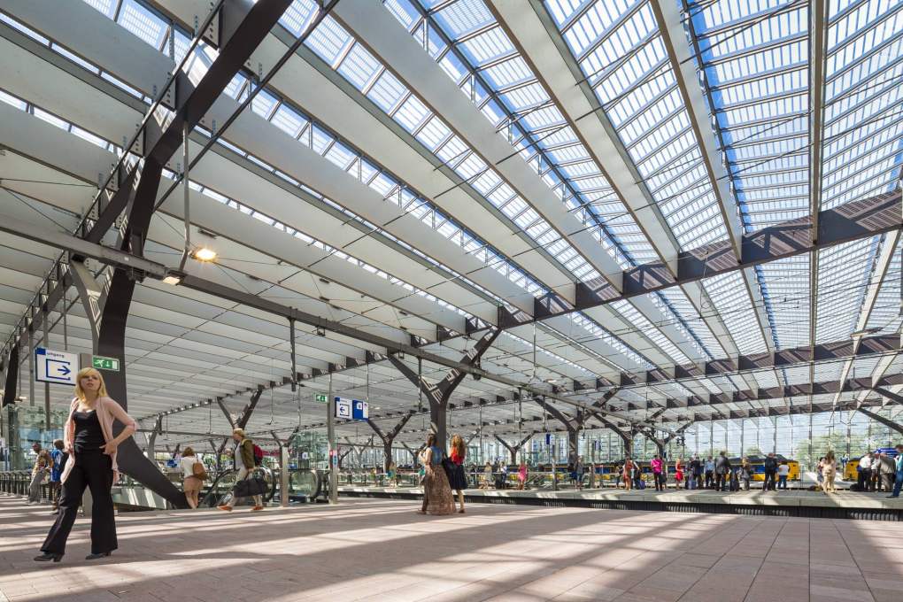 The glazed roof has echoes of the greenhouses that cover so much of the Dutch landscape. Photo: Jannes Linders