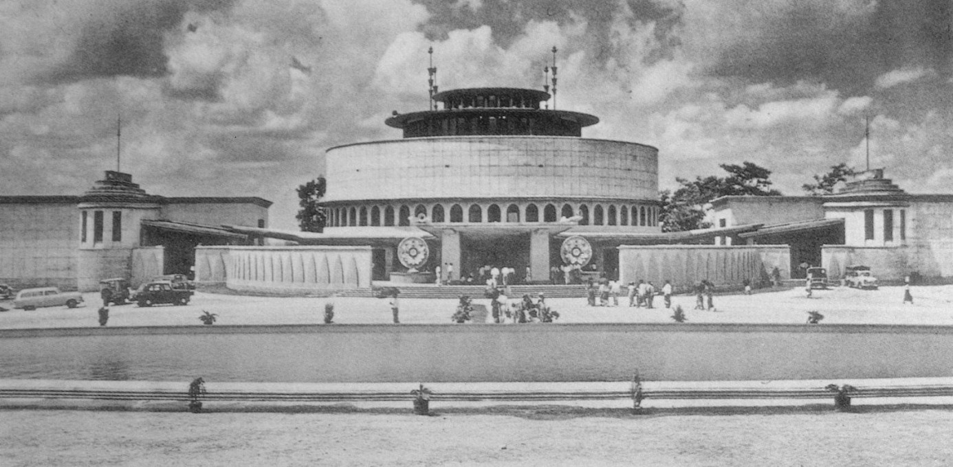 The front of Tripitaka Library, shortly after its opening in the early 1960s. The landscaped garden, centred around the artificial lake, give the building a more stately impression than today. (Archival photos &copy; Abhinav Publications)