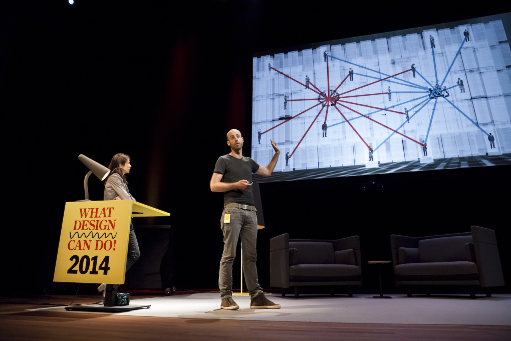 Rogier Klomp and Schuchen Tan&nbsp;of Tegenlicht explained how they sifted through impenetrable mountains of data to visualize the Shell corporation&rsquo;s secret activities. (Photo &copy; Leo Veger)