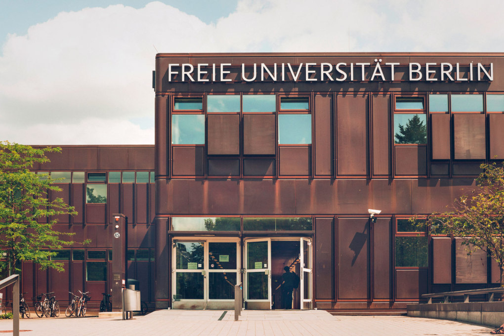 The main building of the Free University in West Berlin was designed by Alexis Josic, Georgis Candilis, Shadrach Woods and their German collaborator Manfred Schiedhelm in 1962. (Photo: Lena Giovanazzi, 2015)