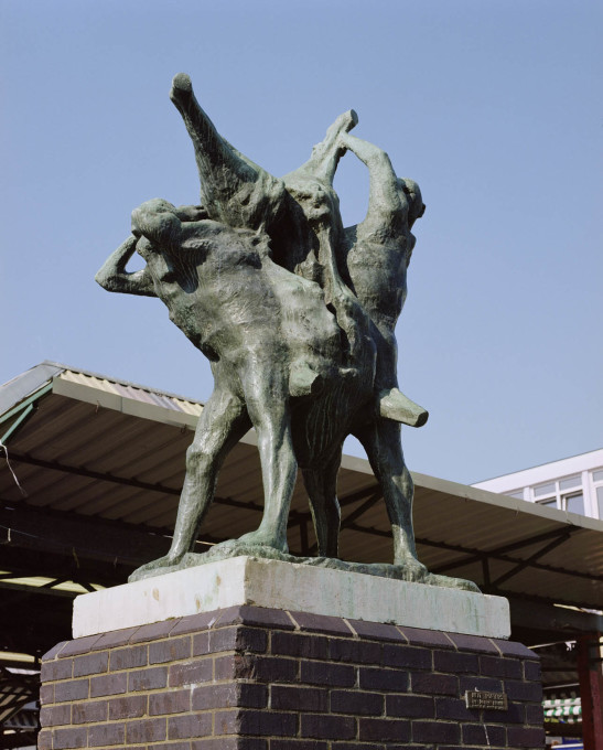 Ralph Brown, &ldquo;Meat Porters&rdquo;, 1959, Market Square, Town Centre, Harlow. (&copy; Historic England)