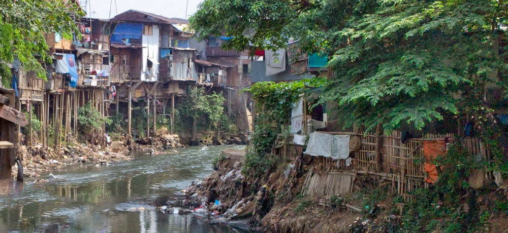 Nonformal housing along the Ciliwung River in Jakarta, Java. (Photo courtesy ETH-Zurich)