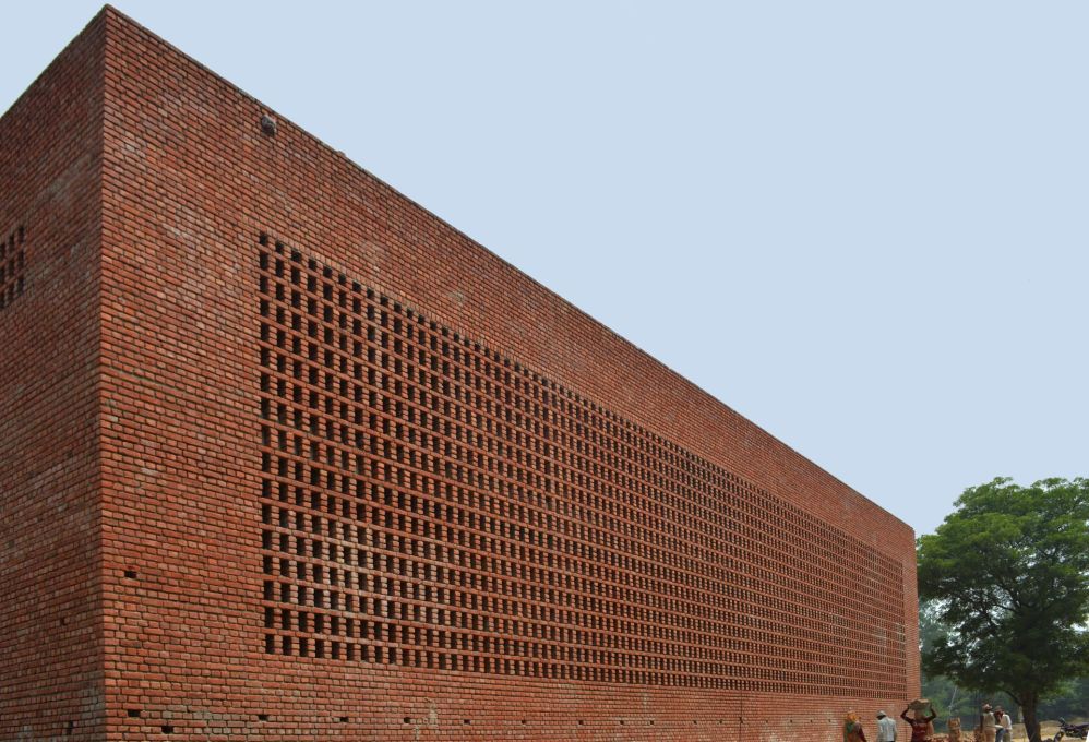 The warehouse and the loading bay feature an outer fa&ccedil;ade of bricks which is partially perforated... (Photo: AKDA)