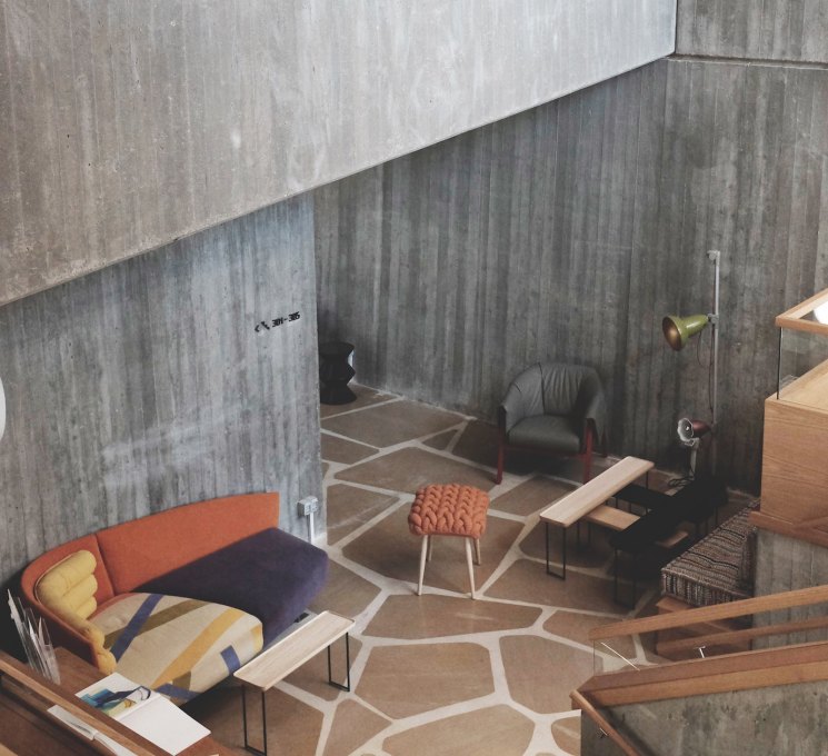 ...as the only visible remnant of the original interior, where now there is an awkward juxtaposition of rough concrete and over-designed decor. (Photo: Gili Merin)