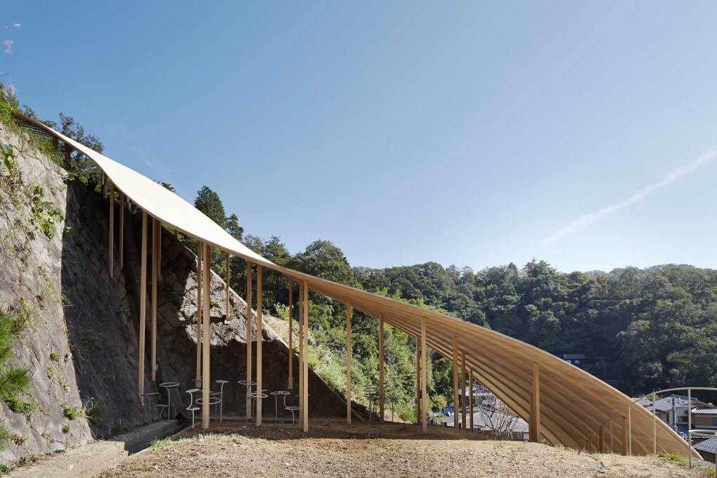The pavilion is sited on a forested mountainside in the campus of the University of Art and Design in Kyoto. (Photos: Daici Ano, courtesy nendo)