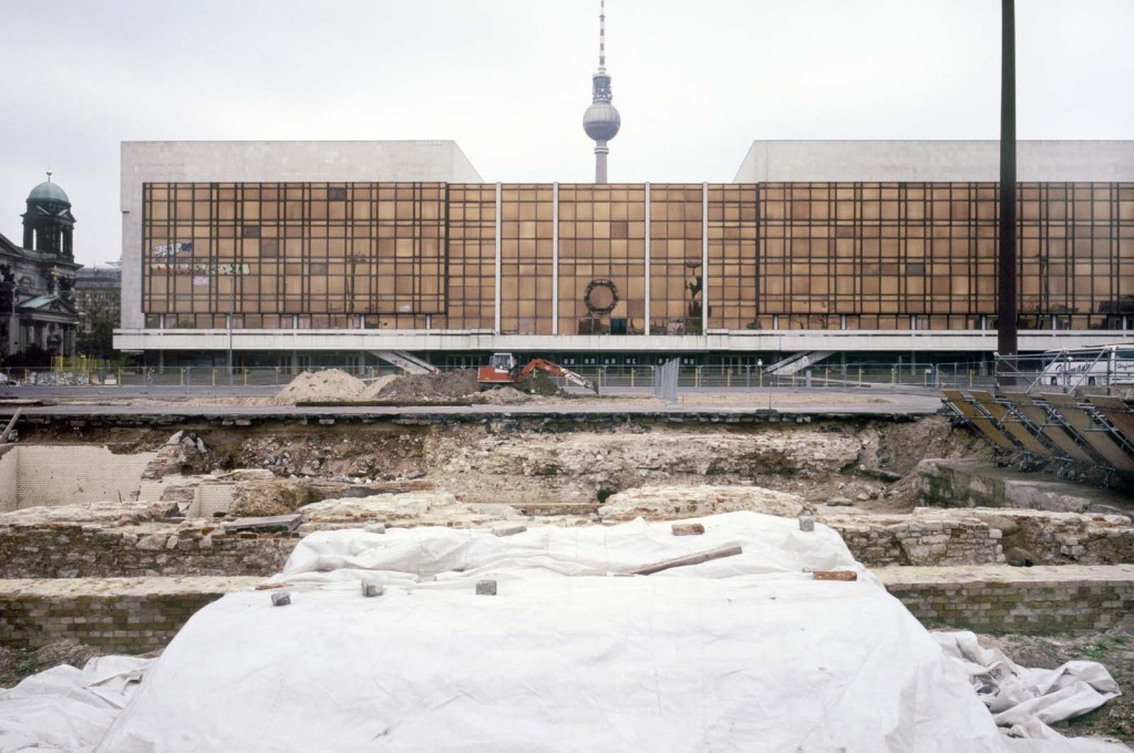 What goes around, comes around. Excavation of the old Stadtschloss (City Palace), 1996, the GDR Palast der Republik in the background was itself in turn demolished to make way for the new palace replica currently under construction.