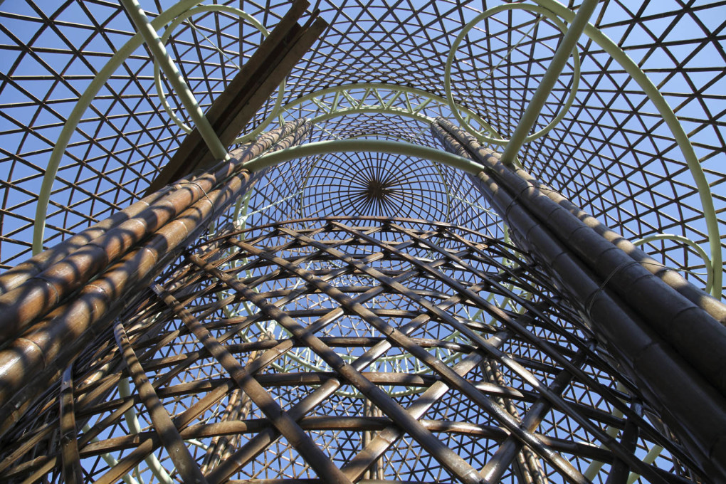 The woven bamboo netting provides a sense of enclosure within the structure... (Photo: November 2015)