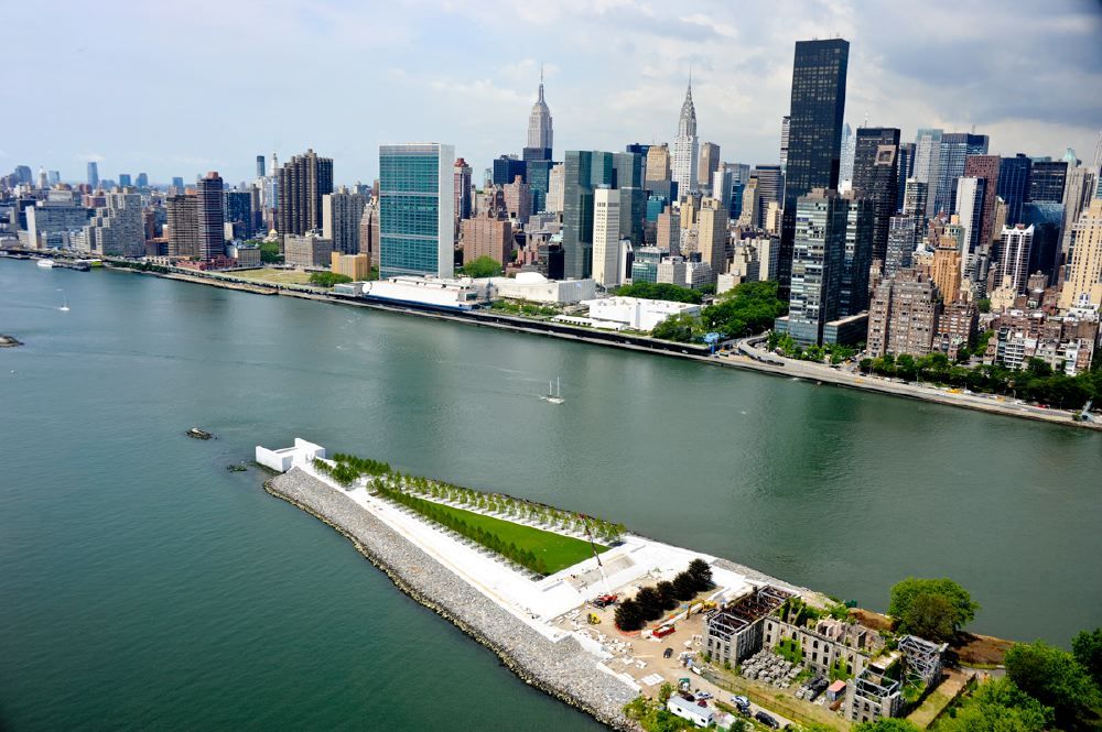 The triangular shape of the rest of the park is figured in lawn, and lined with trees. The location is spectacular, with views onto Manhattan, with the UN building in the foreground.