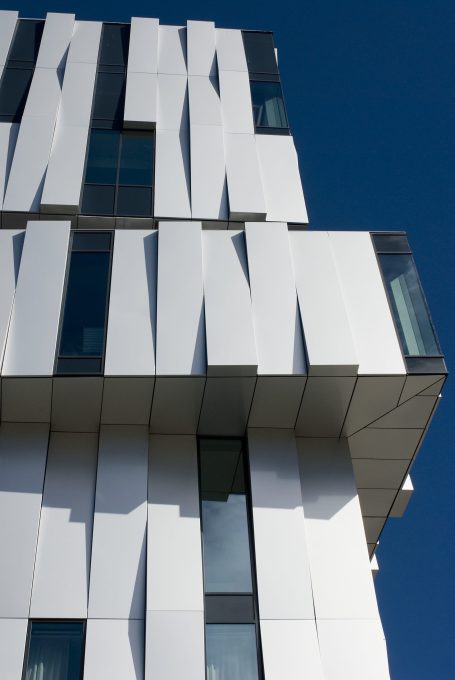 A detail of the fa&ccedil;ade of the Upsala Concert Hall, Sweden (2007), that has made it a distinctive modern landmark in the city.&nbsp;(Photo courtesy Henning Larsen Architects)