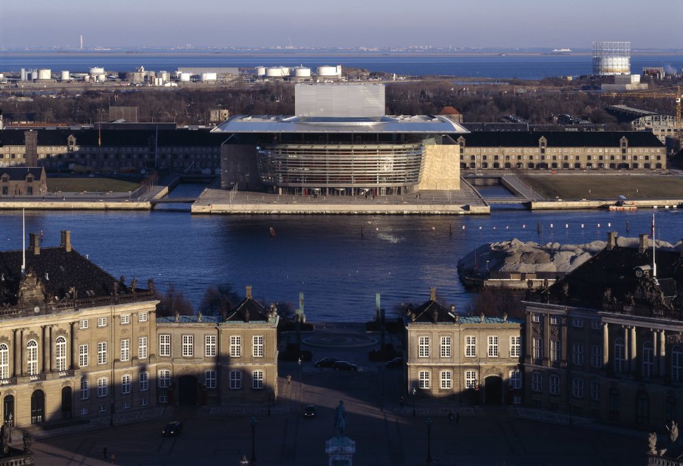 The Opera House is located opposite the Amalienborg Palace on the edge of Copenhagen harbour.&nbsp;(Photo:&nbsp;Adam M&yuml;rk)