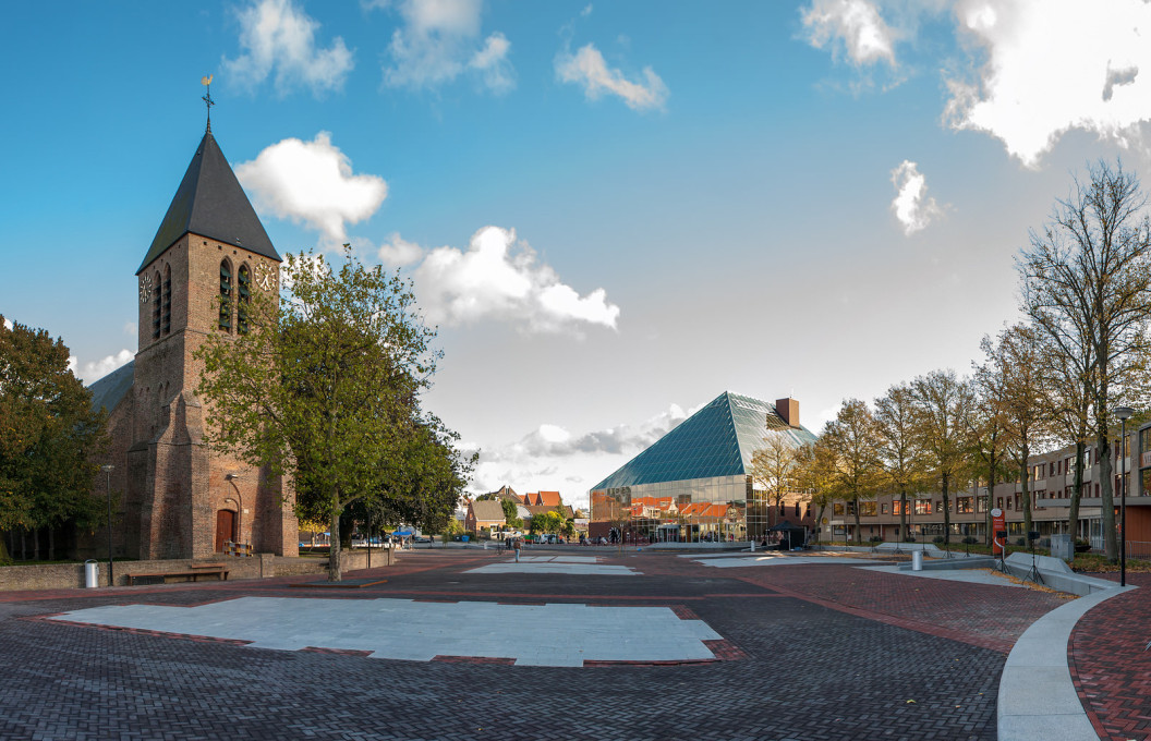 MVRDV&prime;s &ldquo;Book Mountain&rdquo; is situated directly on the old market square of the small Dutch town of Spijkenisse. (Image: Ben ter Mull / flickr)