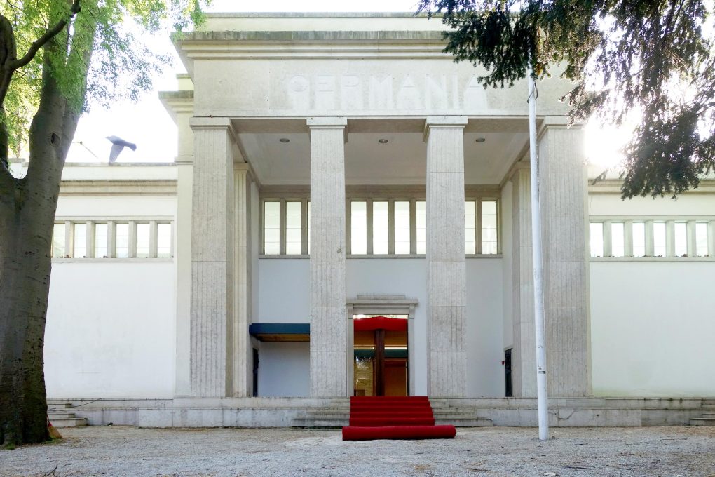 In 2014, the German Pavilion welcomes its guests with a red carpet... (Photo: Bas Princen &copy; CLA)