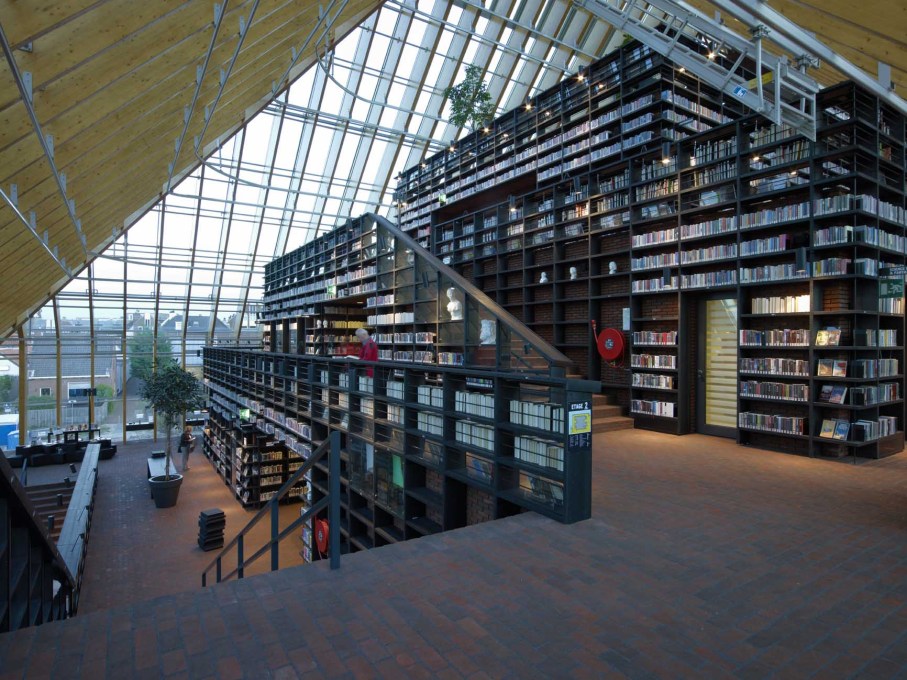 The terraced spaces give access to the books. (Photo: Jeroen Musch&nbsp;&copy; MVRDV)
