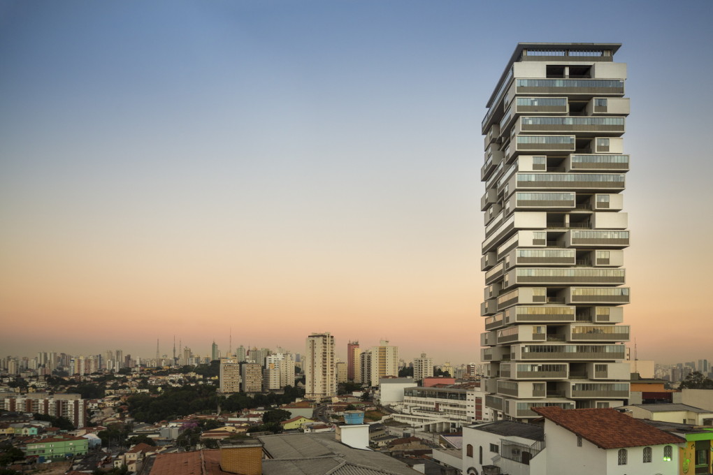 360&deg; Building, residential tower, S&atilde;o Paulo, 2013. (Photo: Fernando Guerra)